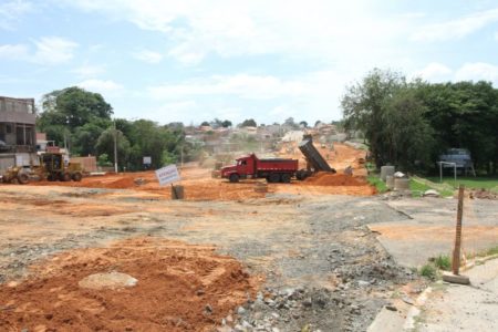 Parque Peron receberá base para asfalto no trecho do Corredor Metropolitano