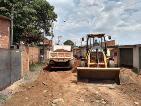 Ruas do Parque Peron receberão base para asfalto
