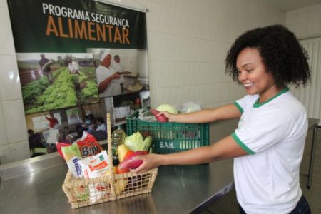 Banco de Alimentos da Prefeitura recebe doações para manter auxílio a pessoas de baixa renda
