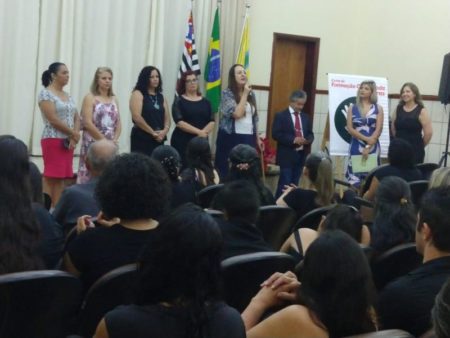 Prefeitura forma mais 100 pessoas no curso de Libras