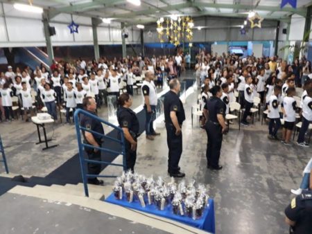 1.300 estudantes recebem certificado de formação do programa “Bem Me Quer, Paz Se Quer”