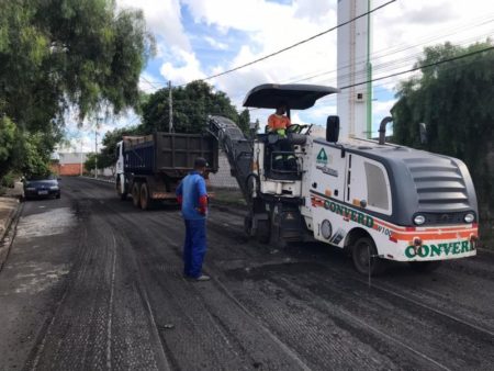 Prefeitura recupera asfalto da rua Aluízio Medeiros, no Jd. Amanda
