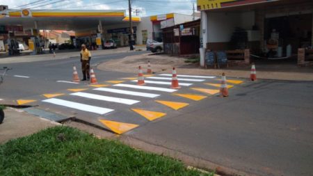 Av. Ana Thereza Cecon Breda recebe reforço na sinalização de trânsito