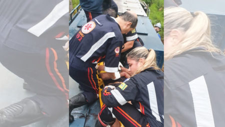 Homem cai de viaduto em cima de trem em Hortolândia