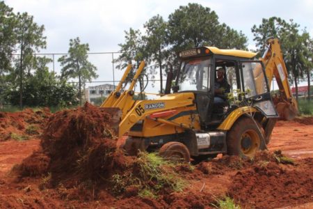 Prefeitura inicia obra de construção do campo society do Remanso Campineiro