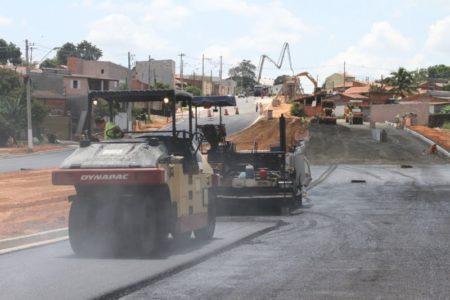 Asfalto chega ao trecho do Corredor Metropolitano no Parque Peron