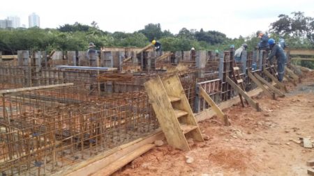 Construção da ponte entre Jd. São Sebastião e Jd. Interlagos avança