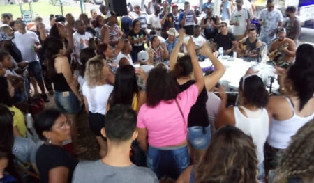Samba na Praça Solidário levanta público presente com muito samba no pé Evento contou com participação do Projeto Samba da Feira