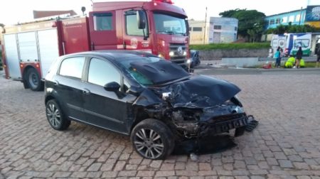 Colisão frontal entre dois veículos deixa uma pessoa gravemente ferida em Hortolândia
