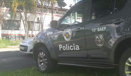 10° Baep apreende dois menores e uma mulher por tráfico de drogas no Vila São Pedro 