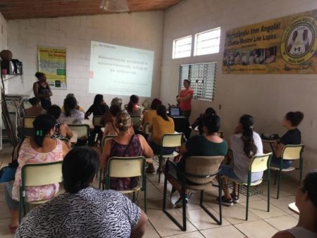 Prefeitura orienta sobre comunidade sobre benefícios da alimentação saudável