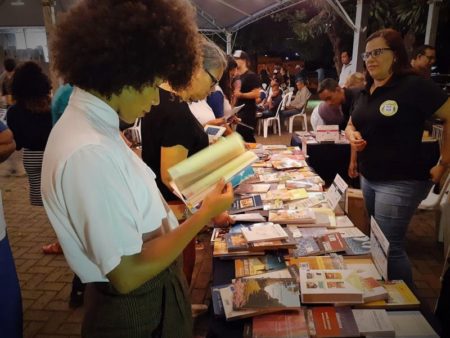 Sarau “Aqui Trem Poesia” terá banca de troca de livros para alimentar gosto pela literatura