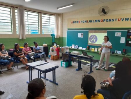 Palestra orienta professores sobre como ensinar educação no trânsito de forma lúdica