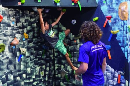 Parceria da Prefeitura com o Sesc traz torre de escalada para Hortolândia