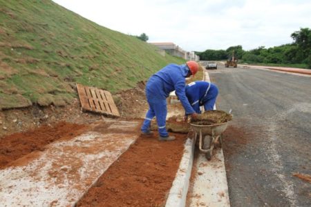 Nova rua que integrará Jd. Santa Clara ao Nova Alvorada já tem ciclovia e calçada para pedestres