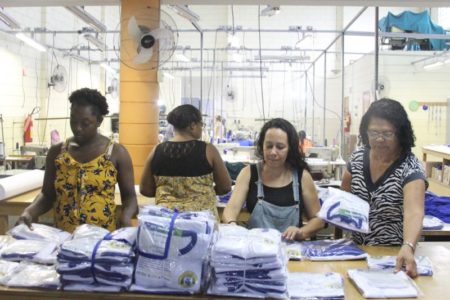 Uniformes escolares começam a ser entregues nesta quarta (12/02)