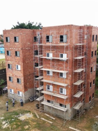 Prefeitura continua obras das unidades habitacionais no Jd. Boa Esperança