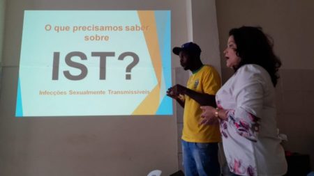Prevenção a doenças sexualmente transmissíveis é tema de palestra voltada a haitianos