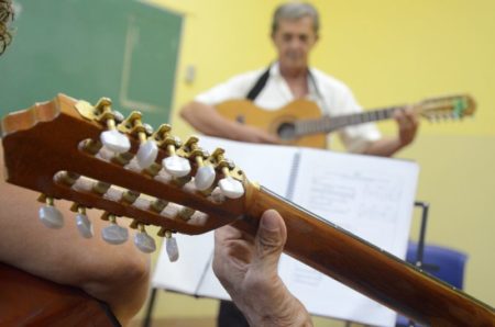 Estão abertas inscrições para cursos de violão popular e viola caipira no Centro de Memória