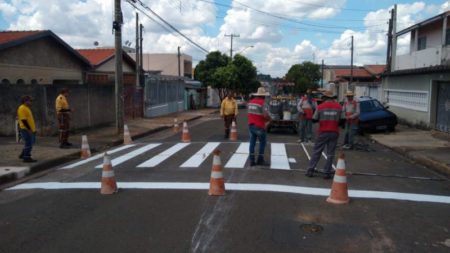 Ruas do Parque dos Pinheiros recebem reforço na sinalização viária