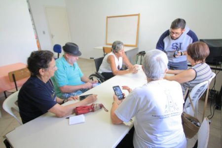Prefeitura promove workshop para orientar idosos sobre os cuidados ao usar mídias sociais