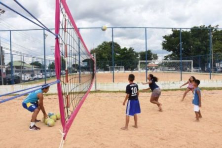 Escolinhas Esportivas: vagas disponíveis para vôlei de quadra e de praia