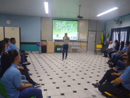 Educação ambiental é tema de palestra para jovens aprendizes da Associação dos Patrulheiros