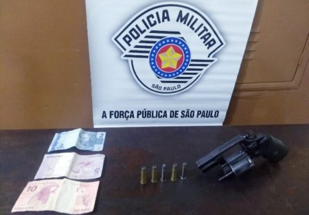 PM detém dois homens por porte ilegal de arma de fogo, no centro de Sumaré ﻿