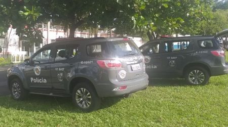 10° Baep detém dois homens por tráfico de drogas, no Vila São Pedro