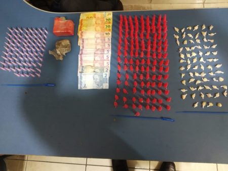 Homem é preso em flagrante em perseguição da PM por tráfico de drogas, em vila Valle, Sumaré