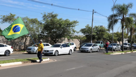 Comerciantes de Hortolândia realizam carreata contra o fechamento do comércio