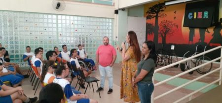 Prefeitura entrega cadeiras de rodas a instituições beneficiadas pela campanha do lacre solidário