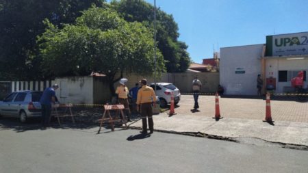 Prefeitura realiza bloqueio de ruas próximas a unidades de saúde que terão tendas para atendimento