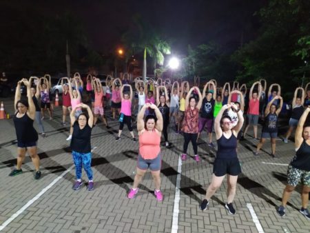 Terça-feira (24/03) é dia de mais uma aula online de zumba
