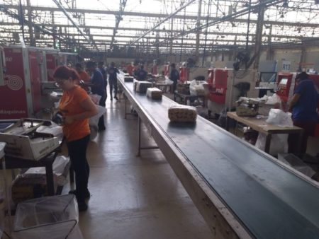 Prefeito visita fábrica da empresa Embalixo