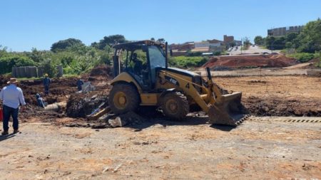 Prefeitura realiza obra de captação de água pluvial na área da ponte entre Jd. São Sebastião e Jd. Interlagos