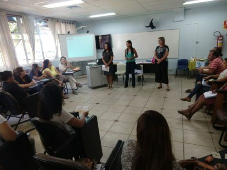 Alunos municipais em fase de alfabetização ganham reforço em sala de aula