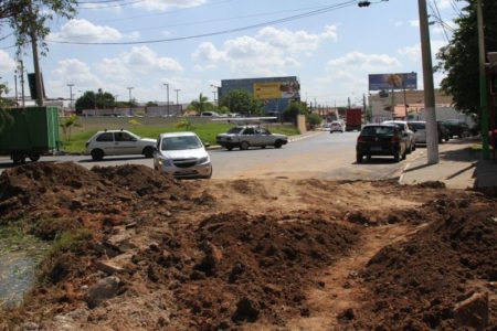 Começa limpeza da área onde Prefeitura fará obra de prolongamento de vias com acesso à rua Luiz Camilo