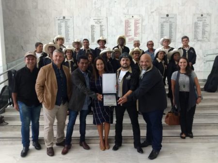 Orquestra de Viola Caipira de Hortolândia recebe prêmio na Assembléia Legislativa de São Paulo