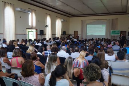 Escola de Gestão promove simpósio em comemoração ao seu 14º aniversário