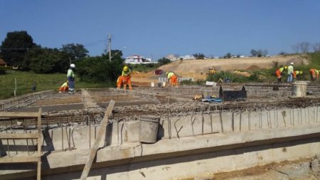 Ponte é concretada na avenida Panaíno
