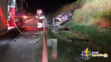 Carro capota, pega fogo e motorista morre carbonizado na rodovia dos Bandeirantes  ﻿