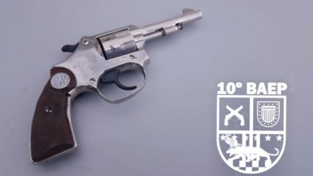 Policiais do 10° Baep detém homem por posse irregular de arma de fogo, no Vila Real