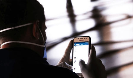 Apple e Google anunciam monitoramento para combater pandemia de coronavírus