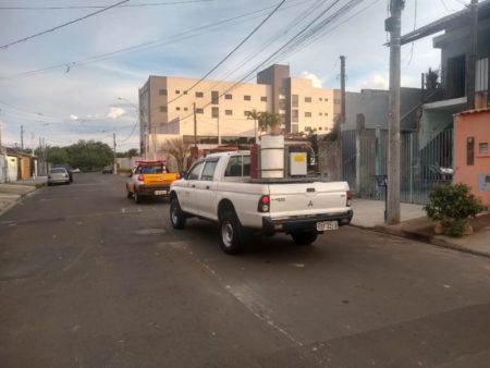Para eliminar o mosquito Aedes aegypti, Prefeitura faz nebulização veicular no Jd. Amanda