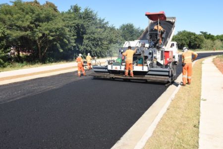 Prefeitura asfalta nova rua entre Santa Clara e Pq. Lago da Fé