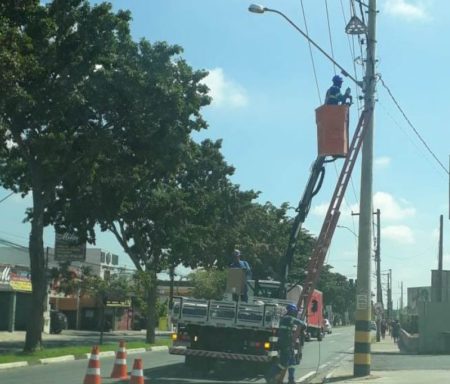 Avenida Santana, no Jardim Amanda, recebe luminárias de LED