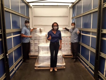 Empresas da cidade fazem doações de álcool em gel e protetores faciais para a Prefeitura de Hortolândia