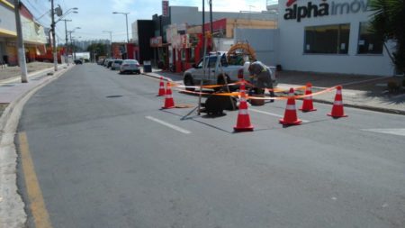 Rede subterrânea de energia será ativada na rua Luiz Camilo de Camargo em um mês