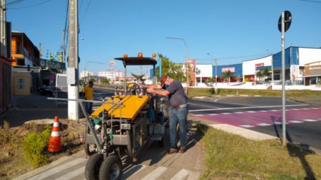 Após feriado, Prefeitura retoma  pintura de sinalização de solo no entorno do Terminal Metropolitano